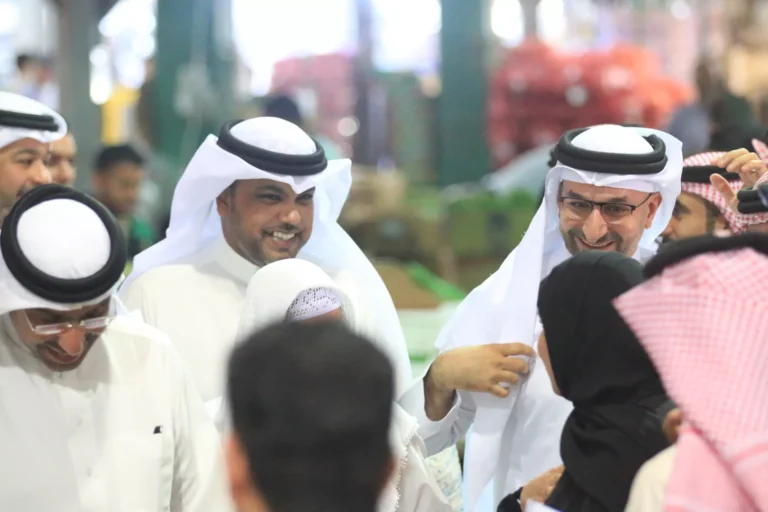 النائب محمد الرفاعي في زيارة تفقدية للسوق المركزي